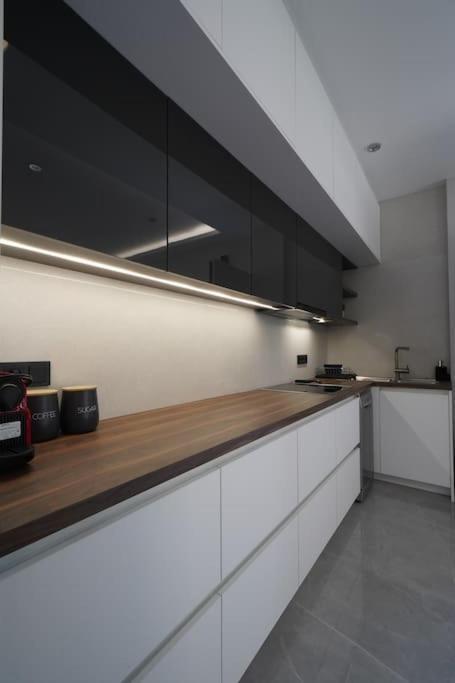 Brand New 3Br With 2 Bathrooms Marousi Apartment Atenas Exterior foto
